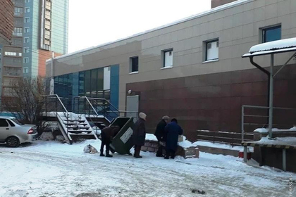 Российским магазинам с пенсионерами у мусорных баков пригрозили наказанием