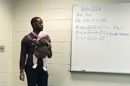 Профессор провел лекцию с ребенком студента на руках