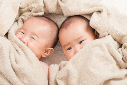 Женщина родила близнецов от разных мужчин после супружеской измены