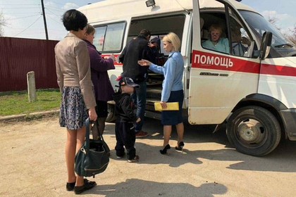 Россиянка бросила голодных детей в грязной квартире с оголенными проводами